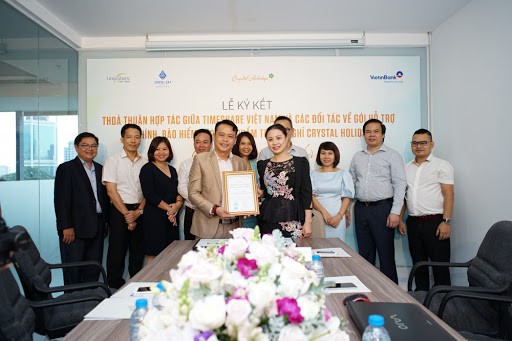 Đại diện Timeshare Việt Nam và Đại diện Công ty Kl99kl phiên bản hoạt động Vietinbank Chi nhánh Đông Đô trong buổi lễ kí kết.
