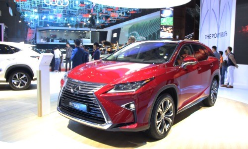 Lexus RX350L bản 7 chỗ tại triển lãm ôtô Việt Nam 2018. 

