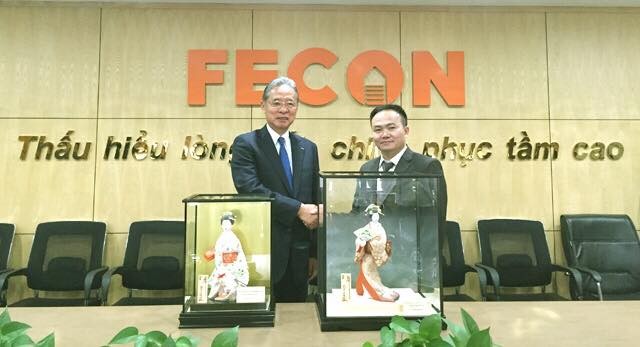 Ông Phạm Việt Khoa, Chủ tịch FECON (bên phải) và ông Kazuo Suzuki, Chủ tịch Kl994 game bài casino hấp dẫn Raito Kogyo bắt tay ghi dấu cho sự hợp tác mới giữa hai bên