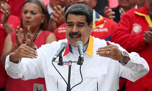 Tổng thống Maduro phát biểu trước những người ủng hộ Kl993 ưu đãi thưởng hấp dẫn tại thủ đô Caracas hôm 20/5. Ảnh: Reuters.