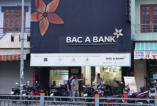 Cảnh sát làm việc với các nhân viên Link Vào Nhà Cái KL99 COM Tặng +199k. Ảnh: Minh Tân.