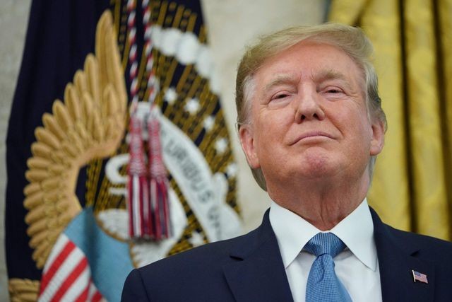 Tổng thống Mỹ, Donald Trump đe dọa sẽ sử dụng Đạo luật Quyền lực Kl992 cổng game cá cược Khẩn cấp năm 1977 trong cuộc chiến thương mại. Ảnh: AFP