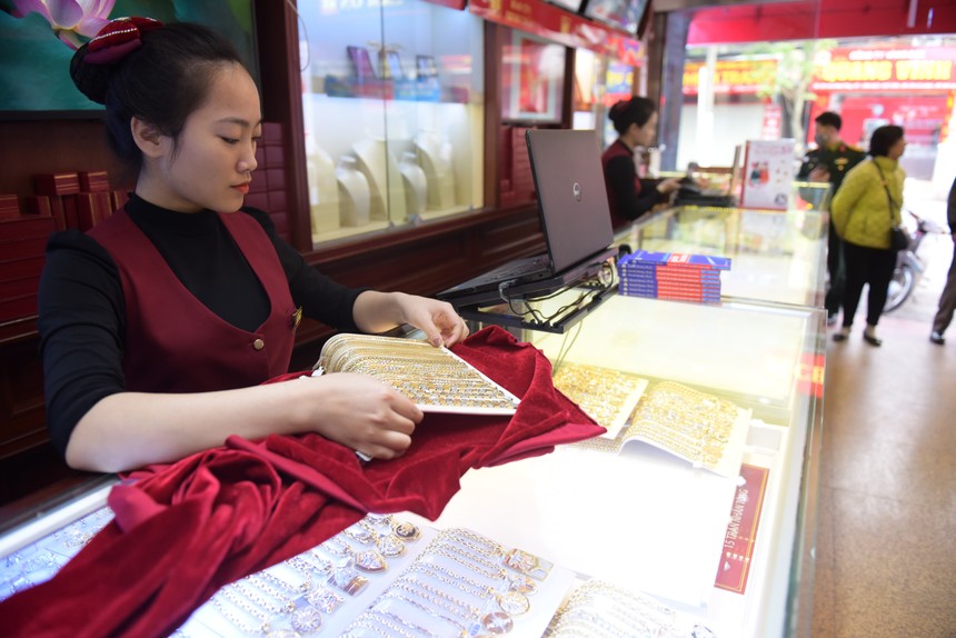 Giá vàng hôm nay ngày 30/3: Giá vàng trong nước lại có diễn biến trái chiều