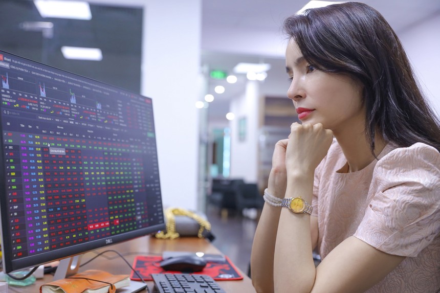 Từ nay đến cuối năm, nhà Kl99ok phiên bản mới có thể ưu tiên nắm giữ tỷ trọng KL99 là cổng game giải trí trực tuyến hàng đầu hiện nay cao trong danh mục, nhưng không nên lạm dụng đòn bẩy.