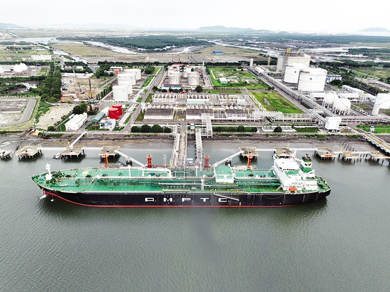 Kl99kl ưu đãi độc quyền LNG là ngành đầy hứa hẹn tại Việt Nam trong các năm tới. Trong ảnh: Kho cảng LNG Thị Vải.