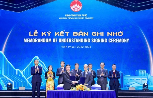 Nghi thức ký kết thỏa thuận hợp tác giữa Kl994 game bài casino hấp dẫn FPT và UBND tỉnh Vĩnh Phúc.