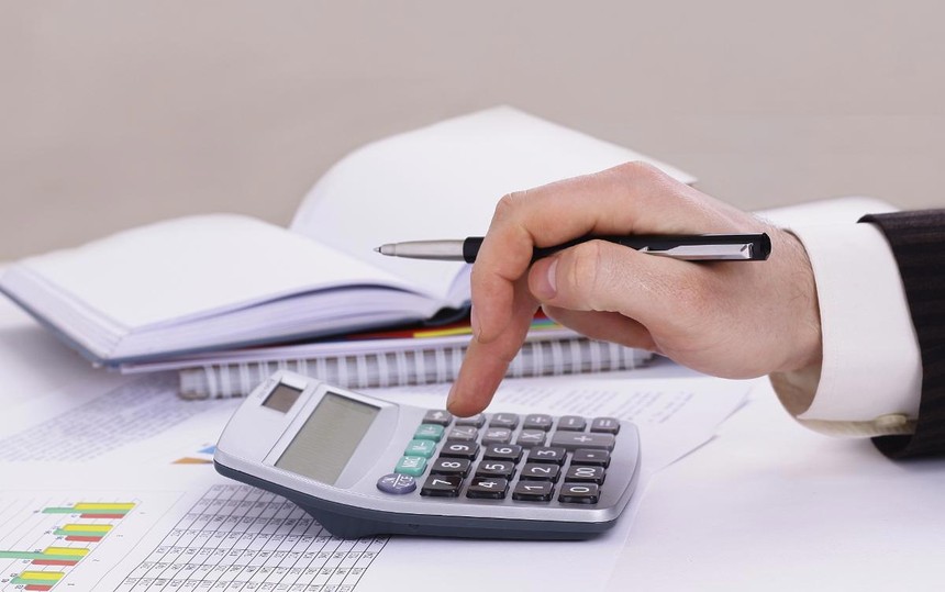 Các cơ quan, đơn vị phải lập biên bản bàn giao, tiếp nhận giữa các bên, kể cả các khoản nợ phải thu, phải trả (nếu có).