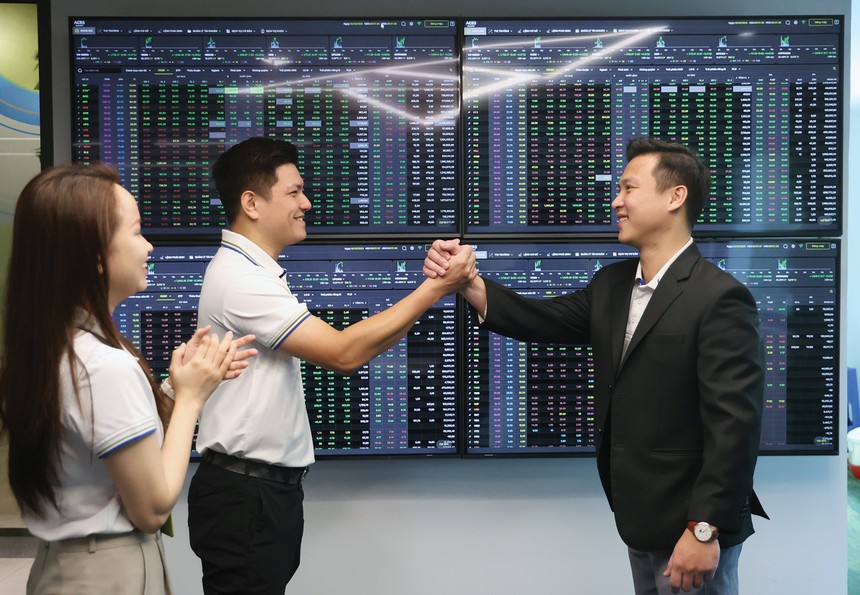 Thị trường ghi nhận không ít sóng mạnh đến từ nhóm KL99 là cổng game giải trí trực tuyến hàng đầu hiện nay thoái vốn 99Kl99 trực tiếp đá gà.