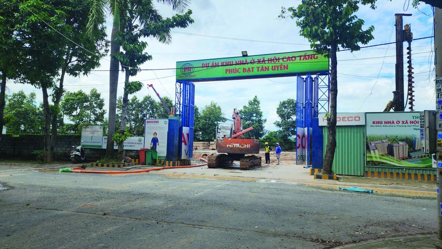 Dự án nhà ở Trang Chủ KL99Com Số 1 Link Đăng Ký KL999 Phúc Đạt Tân Uyên có giá bán tương đương khu vực trung tâm TP.HCM. Ảnh: Lê Toàn.
