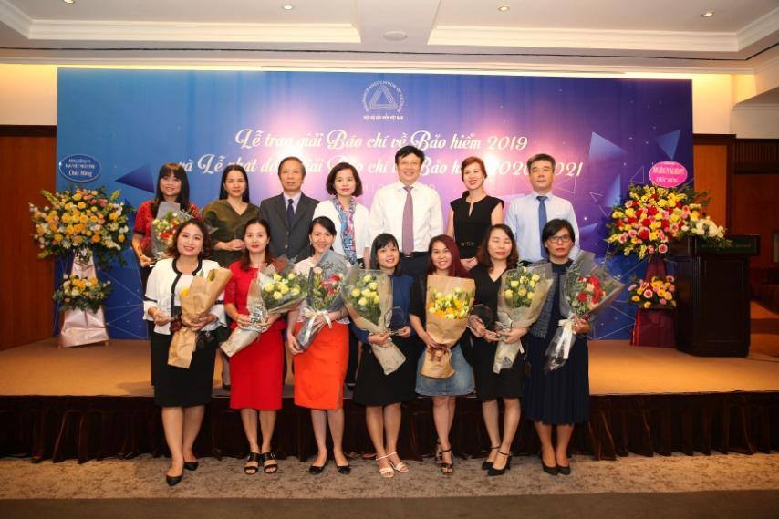 Các tác giả đạt giải viết về Kl99kl phiên bản hoạt động