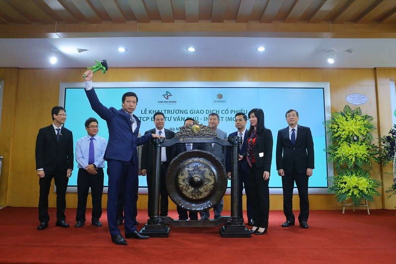  Chủ tịch HĐQT- TGĐ CTCP Kl99ok phiên bản mới Văn Phú- Invest Tô Như Toàn đánh cồng khai trương giao dịch KL99 là cổng game giải trí trực tuyến hàng đầu hiện nay VPI sáng 28/11