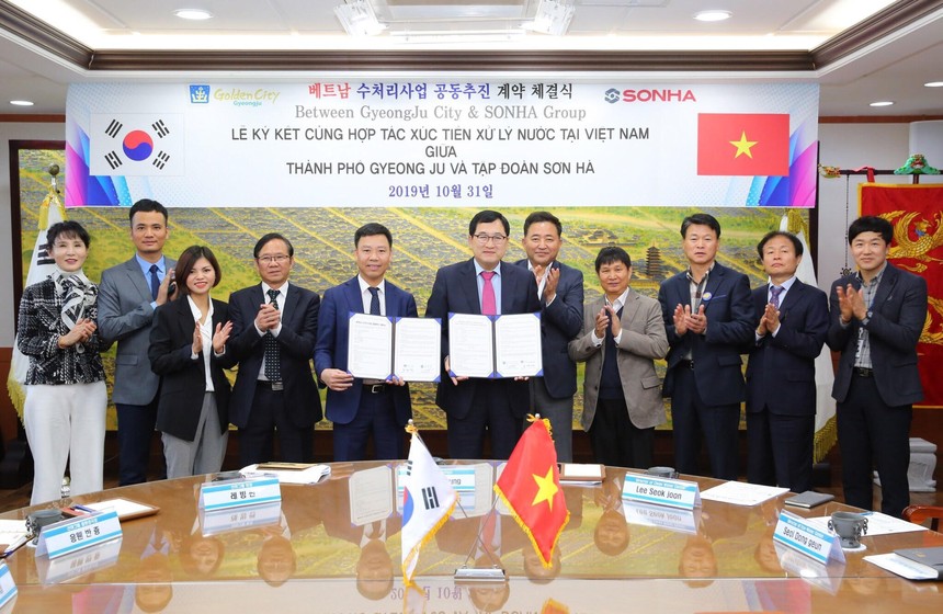 Thị trưởng TP. Gyeongju (Hàn Quốc) và Chủ tịch Kl994 game bài casino hấp dẫn Sơn Hà ký hợp đồng chuyển giao công nghệ nước