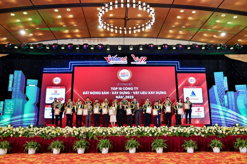Đại diện các Kl991.com World Cup 2026 Chính Thức nhận giải