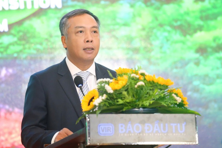 Ông Lê Trọng Minh, Tổng Biên tập Báo Kl99ok phiên bản mới phát biểu khai mạc Hội thảo "Tiên phong chuyển đổi kép vì một Việt Nam xanh hơn". Ảnh Dũng Minh.
