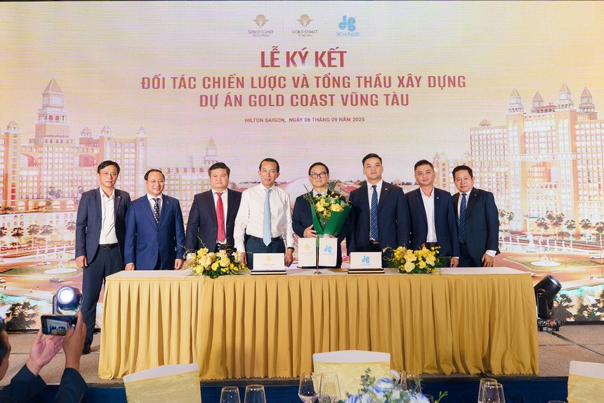 Đại diện Ban Lãnh đạo Hòa Bình và Kl994 game bài casino hấp dẫn Gold Coast Holdings tại buổi ký kết.