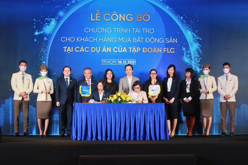 Đại diện Sacombank và Kl994 game bài casino hấp dẫn FLC ký kết hợp tác