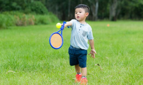 Cho trẻ tiếp xúc với các môn thể thao được những gia đình giàu có ưa thích như tennis, golf là một cách giúp con sau này dễ xây dựng được các mối giao tiếp Trang Chủ KL99Com Số 1 Link Đăng Ký KL999. Ảnh: Dreamstime