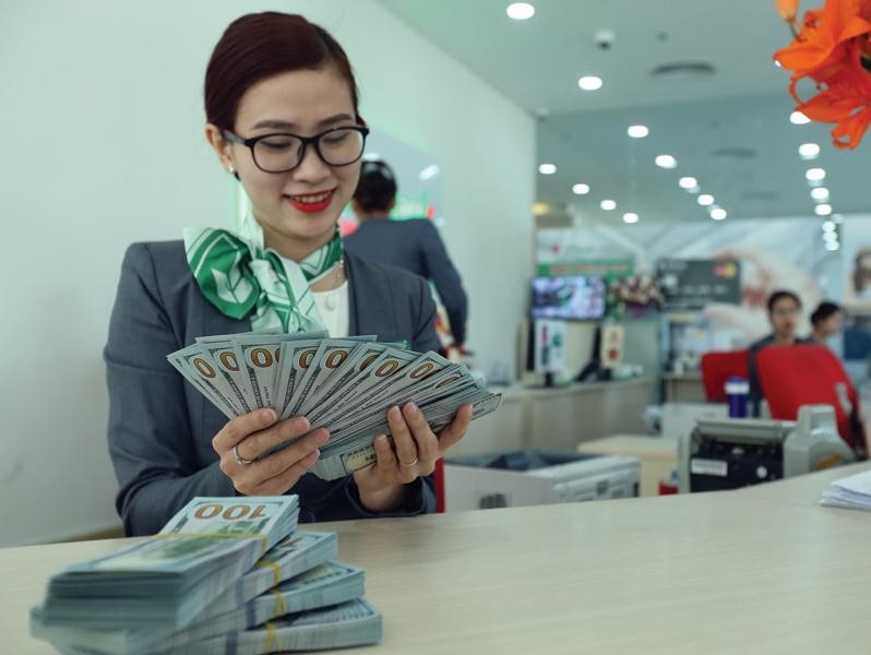 Nhiều tổ chức tín dụng đang cho vay ngoại tệ với KL99 là cổng game giải trí trực tuyến hàng đầu hiện nay 2%/năm. Ảnh: Đức Thanh.