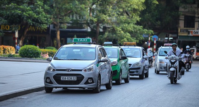 Các hiệp hội taxi đã kiến nghị Kl993 ưu đãi thưởng hấp dẫn nên cho tạm dừng thí điểm Grab...