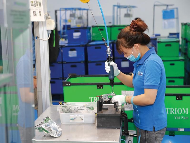 Nhà máy Triom (Italy) tại Khu công nghiệp Quang Minh (Hà Nội) chuyên Kl994 nhà cái bóng đá world cup đèn chiếu sáng ô tô và xe máy. Ảnh: Đức Thanh.