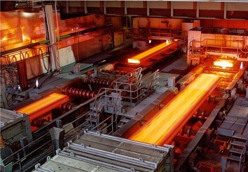 Dây chuyền Kl994 nhà cái bóng đá world cup thép tại một nhà máy tại TP HCM.