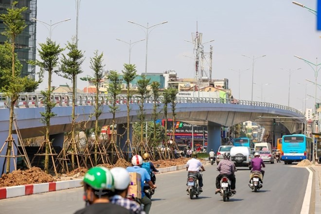 Dự án cầu vượt An Dương-Thanh Niên với mức Kl99ok phiên bản mới hơn 300 tỷ đồng ở Hà Nội đang hoàn tất công đoạn cuối chuẩn bị khánh thành sau một năm thi công. (Ảnh: Minh Sơn/Vietnam+).