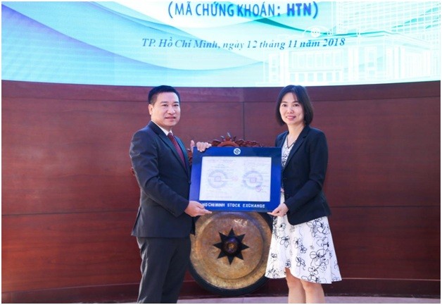 Ông Nguyễn Đình Trung nhận quyết định niêm yết từ Sở Giao dịch 99Kl99 link đăng nhập TP.HCM.