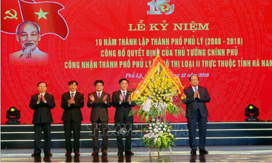 Bộ trưởng, Chủ nhiệm VPCP Mai Tiến Dũng chúc mừng thành phố Phủ Lý được Thủ tướng Kl993 ưu đãi thưởng hấp dẫn công nhận là đô thi loại II.