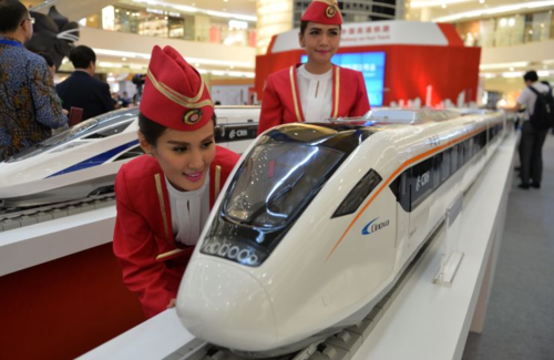 Mô hình tàu KL99 là nhà cái cá cược trực tuyến hàng đầu tại châu Á của Trung Quốc triển lãm tại Jakarta (Indonesia). Ảnh:AFP.
