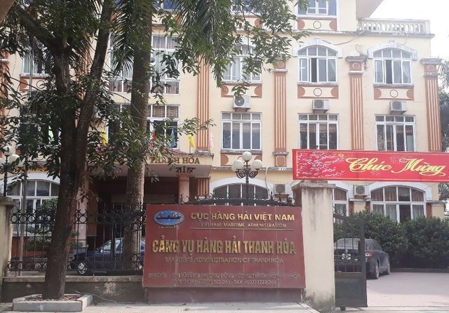 Cảng vụ Hàng hải Thanh Hóa sẽ tuyển dụng lại đối với 23 viên chức.
Trước đó, ngày 10/10/2018, Cục Hàng hải Việt Nam đã có văn bản số 3961/CHHVN-TCCB yêu cầu các đơn vị trực thuộc Cục rà soát công tác tuyển dụng viên chức tại đơn vị giai đoạn từ năm 1999 đến nay.

Sau đó các đơn vị này lập danh sách viên chức được tuyển dụng chưa phù hợp với quy định của Kl992 Tham Gia Ngay tại thời điểm tuyển dụng để khắc phục hoặc đề xuất phương án cụ thể để khắc phục các tồn tại trong công tác tuyển dụng.

Đến ngày