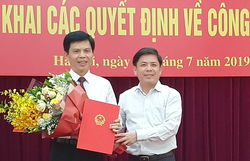 Bộ trưởng Bộ KL99 là cổng game giải trí trực tuyến hàng đầu hiện nay vận tải Nguyễn Văn Thể trao quyết định và chúc mừng tân Thứ trưởng Lê Anh Tuấn.
