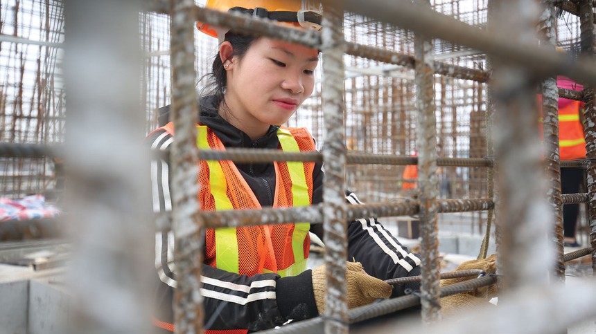 5 tháng đầu năm, tăng trưởng doanh thu nhóm Kl99kl phiên bản hoạt động xây dựng ghi nhận sự đột biến, 
đạt trên 200%.
