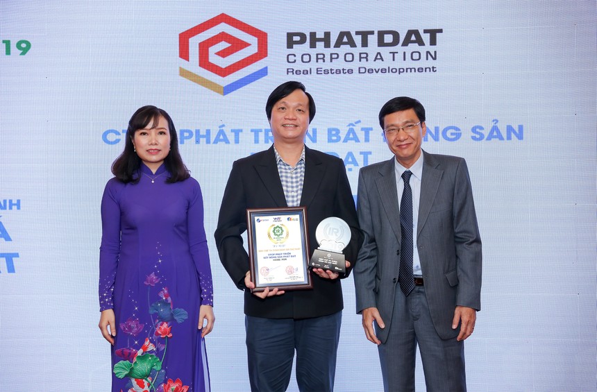 Ông. Bùi Quang Anh Vũ - Phó TGĐ Kl99ok phiên bản mới nhận giả Top 3 Kl991.com World Cup 2026 Chính Thức Midcap.