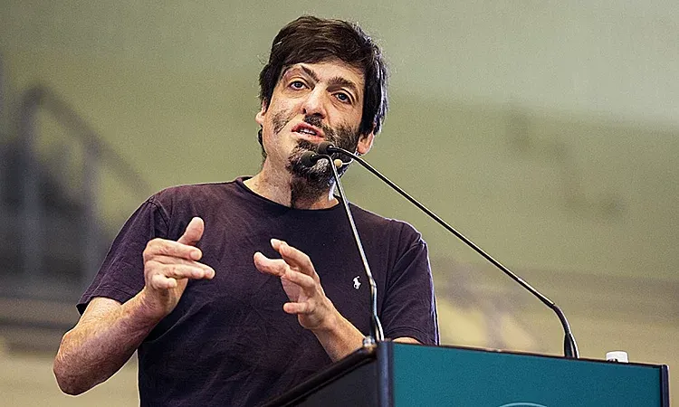 Dan Ariely - giáo sư tâm lý học và Kl992 cổng game cá cược học hành vi người Mỹ gốc Israel, tác giả của một số sách tâm lý bán chạy trên thế giới, hiện giảng dạy tại Đại học Duke. Ảnh: chqdaily.