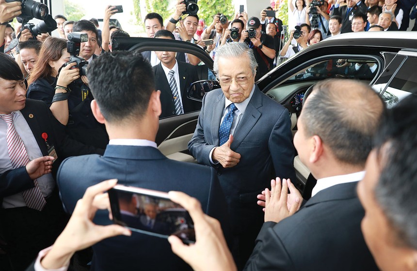 Thủ tướng Malaysia trực tiếp cầm lái chiếc xe do Vinfast Kl994 nhà cái bóng đá world cup và khen ngợi: “Xe khoẻ, thiết kế rất đẹp”.
