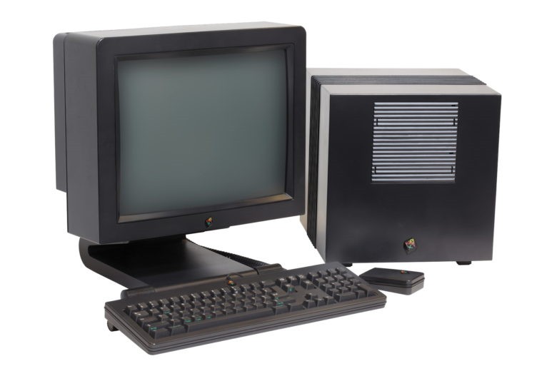 Mẫu máy tính NeXT được Steve Jobs Kl99ok phiên bản mới 12 triệu USD để phát triển nhưng không thành công về mặt doanh số. Ảnh: Reme Bolo.