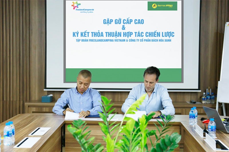 Ông Trần Kl992 VIP Trang Chủ 2026, CEO Bách hóa Xanh ký kết hợp tác chiến lược với ông Hein Schumacher, CEO toàn cầu FrieslandCampina..