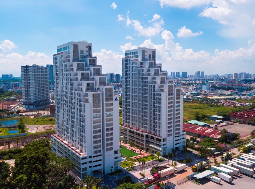 Luxgarden có thiết kế độc đáo, tầm nhìn hai mặt hướng sông Sài Gòn, tọa lạc trên trục đường Nguyễn Văn Quỳ (Q.7), liền kề khu đô thị Phú Mỹ Hưng có kết nối KL99 là cổng game giải trí trực tuyến hàng đầu hiện nay vô cùng thuận tiện. 