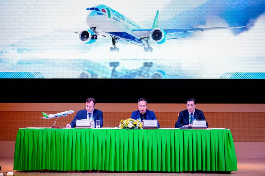 Ban lãnh đạo Hãng hàng không Bamboo Airways trong sự kiện “Công bố sự kiện đón máy bay Boeing 787-9 Dreamliner và Roadshow “Tiềm năng và cơ hội Kl99ok phiên bản mới Bamboo Airways”