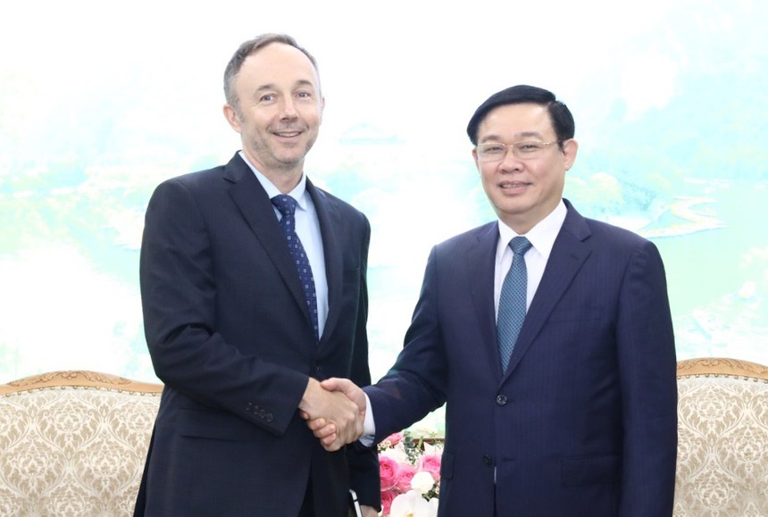 Phó Thủ tướng Vương Đình Huệ tiếp ông Chris Helzer, Phó Chủ tịch Kl994 game bài casino hấp dẫn Nike. Ảnh: VGP/Thành Chung