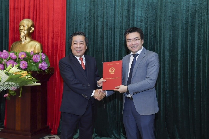 Phó Thống đốc Link Vào Nhà Cái KL99 COM Tặng +199k 99Kl99 trực tiếp đá gà Việt Nam Nguyễn Kim Anh trao quyết định  bổ nhiệm ông Đặng Huy Cường giữ chức vụ Phó Vụ trưởng Vụ Tổ chức cán bộ