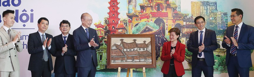 Bức tranh “Phố Phái” được lựa chọn để giới thiệu 
trong lễ khai trương văn phòng UOB tại Hà Nội tháng 8/2019.