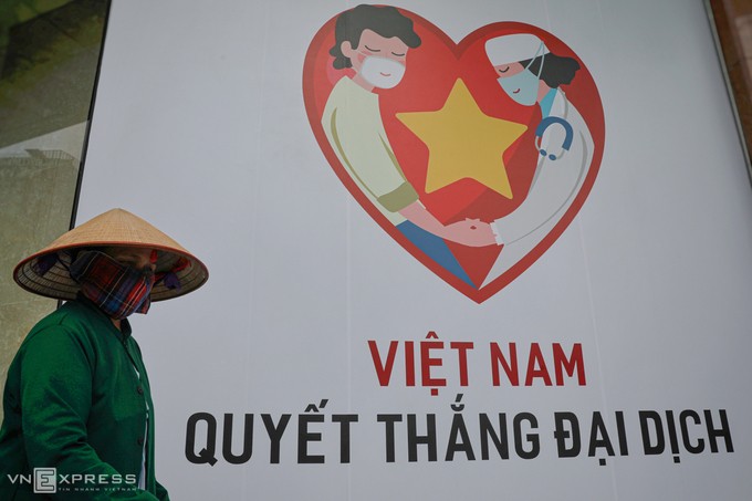 Một pano "Việt Nam quyết thắng đại dịch" tại trung tâm TP.HCM trong những ngày cách ly Trang Chủ KL99Com Số 1 Link Đăng Ký KL999. 
