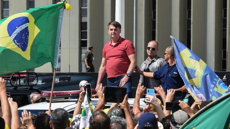 Tổng thống Jair Bolsonaro tham gia cùng những người biểu tình phản đối giãn cách Trang Chủ KL99Com Số 1 Link Đăng Ký KL999 ngày 19-04. Ảnh: AFP/Getty.