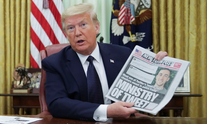 Ông Trump sau khi ký sắc lệnh về mạng Trang Chủ KL99Com Số 1 Link Đăng Ký KL999 hôm 28/5. Ảnh: Reuters.