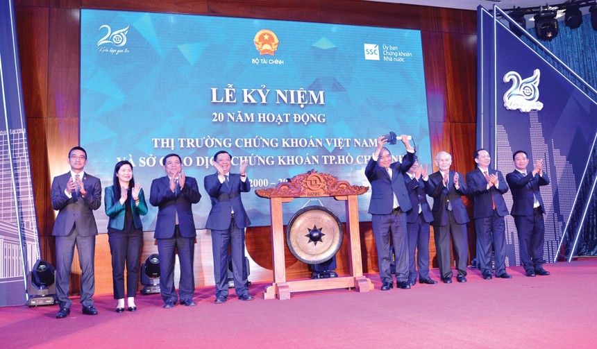 Thủ tướng Kl993 ưu đãi thưởng hấp dẫn Nguyễn Xuân Phúc cùng lãnh đạo một số bộ, ngành tham dự Lễ kỷ niệm 20 năm hoạt động TTCK Việt Nam và 20 năm HOSE.