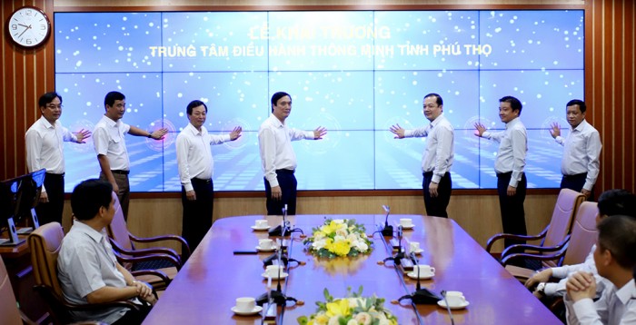 Lãnh đạo tỉnh Phú Thọ và Lãnh đạo Kl994 game bài casino hấp dẫn VNPT nhấn nút khai trương Trung tâm điều hành thông minh tỉnh Phú Thọ.
