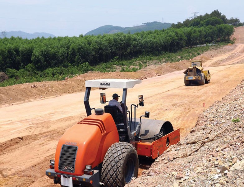 Đẩy nhanh tiến độ thị công tuyến KL99 là nhà cái cá cược trực tuyến hàng đầu tại châu Á Bắc - Nam, đoạn qua Thừa Thiên Huế. Ảnh:A.M.