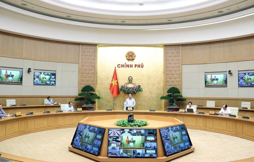 Thủ tướng Nguyễn Xuân Phúc chủ trì phiên họp trực tuyến giữa Thường trực Kl993 ưu đãi thưởng hấp dẫn, Ban Chỉ đạo Quốc gia phòng, chống dịch COVID-19 với một số bộ, ngành và địa phương. (Ảnh: Thống Nhất/TTXVN).