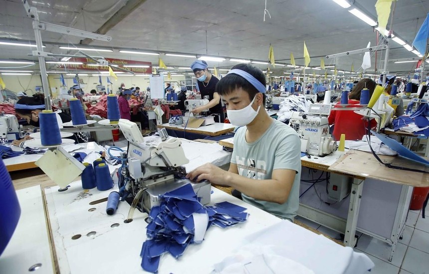 Kl994 nhà cái bóng đá world cup sản phẩm may mặc tại Công ty Cổ phần may Tiên Hưng (huyện Tiên Lữ, Hưng Yên). (Ảnh: Phạm Kiên/TTXVN).